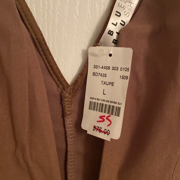 Mendocino Deep V neck body con dress with front side slit - Picture 3 of 4